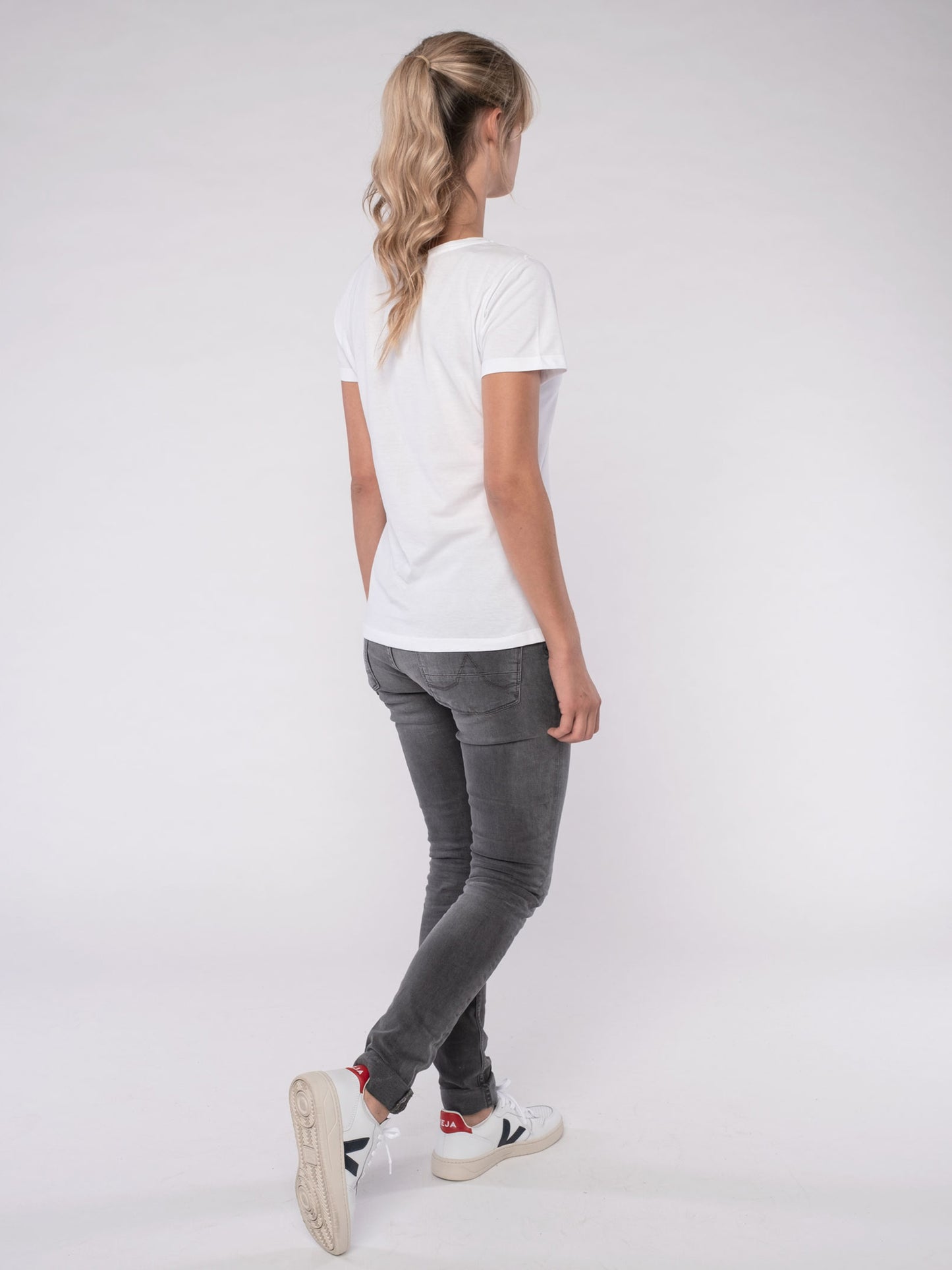 Damen T-Shirt KEIN GIFT (weiß)