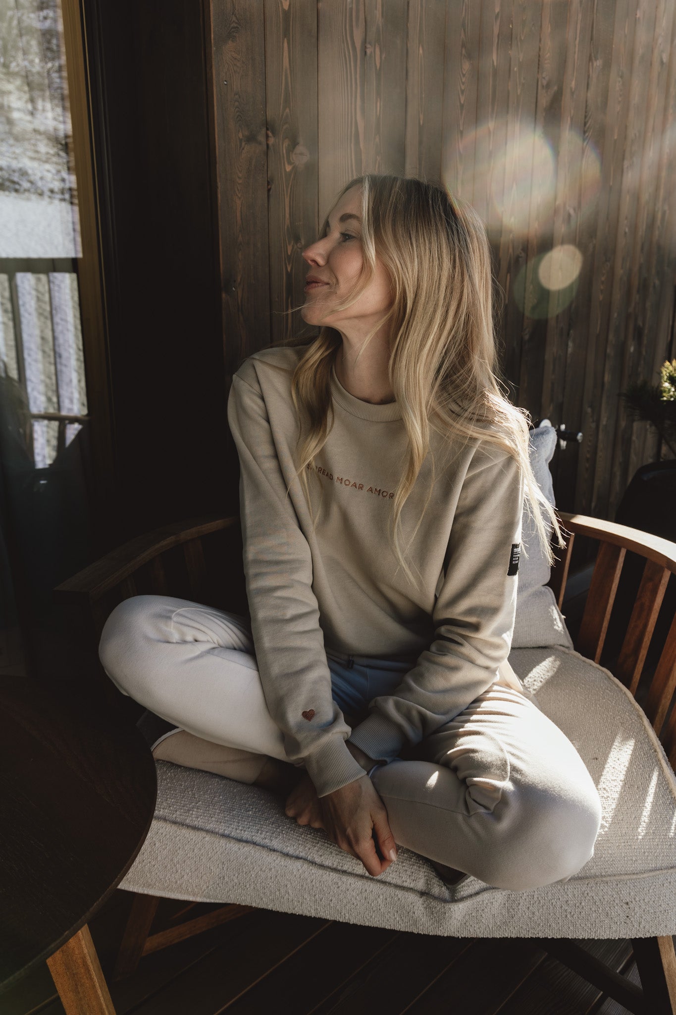 WOMEN SWEATER "SPREAD MOAR AMORE"