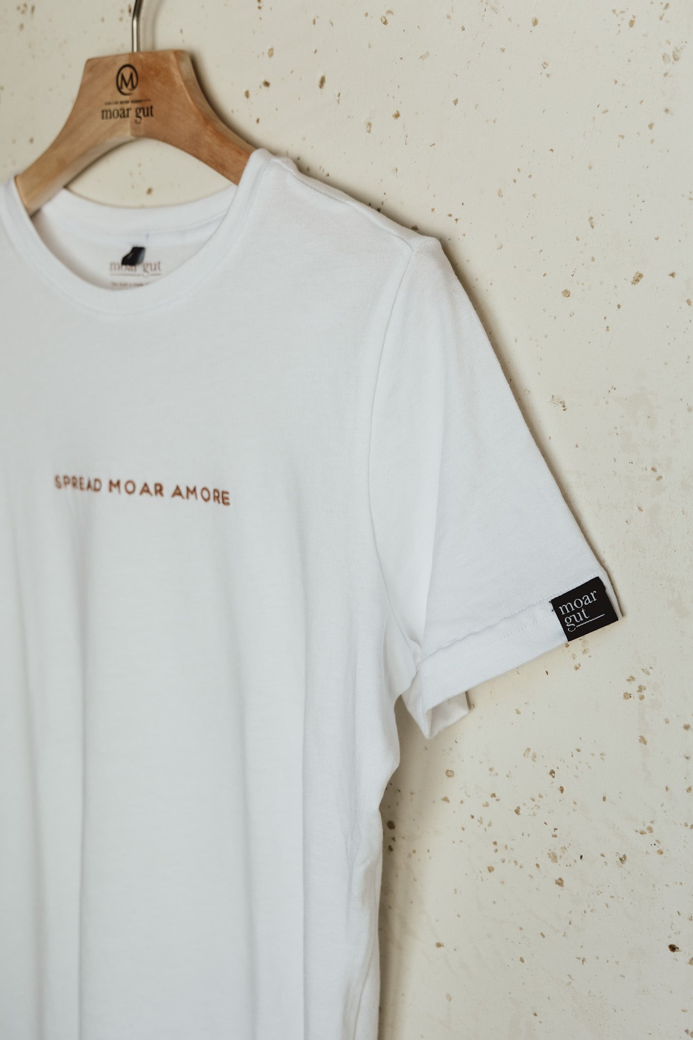 WOMEN T-SHIRT "SPREAD MOAR AMORE"