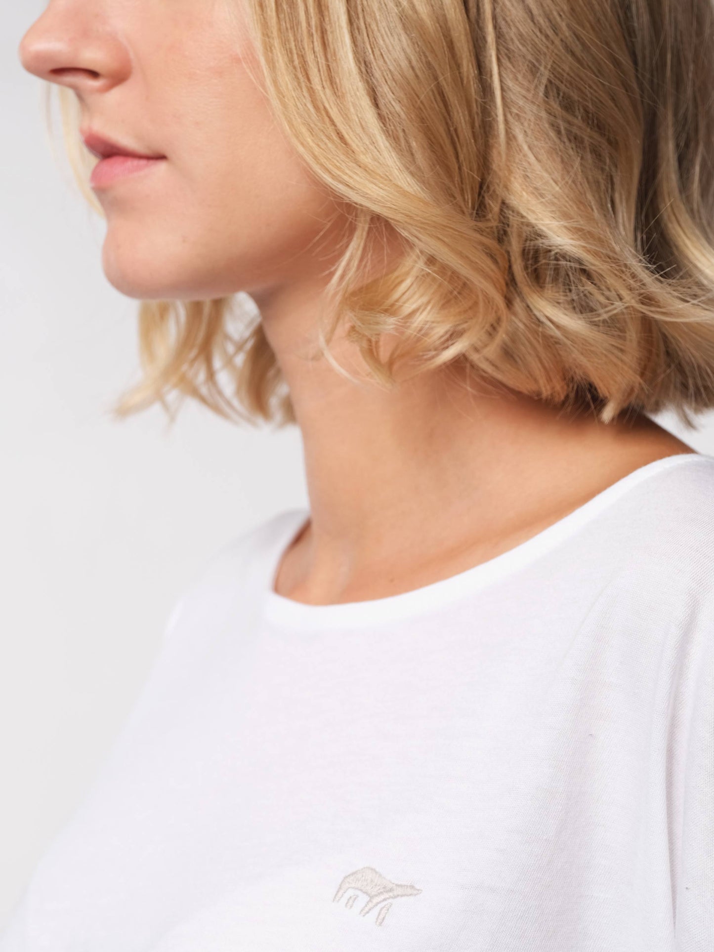 Damen T-Shirt LOGOBÄR (weiß)
