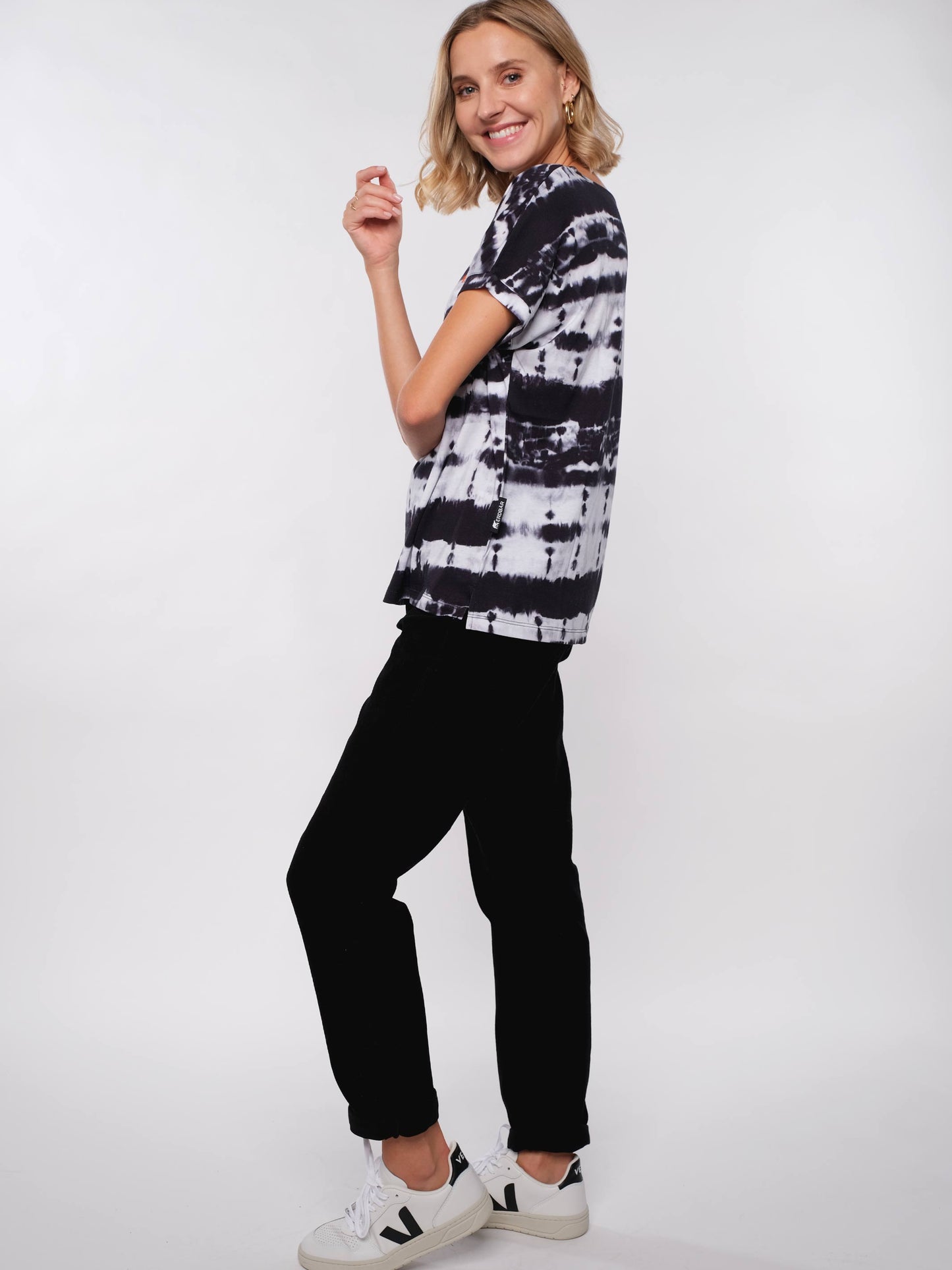 Damen T-Shirt LOGOBÄR (batik)