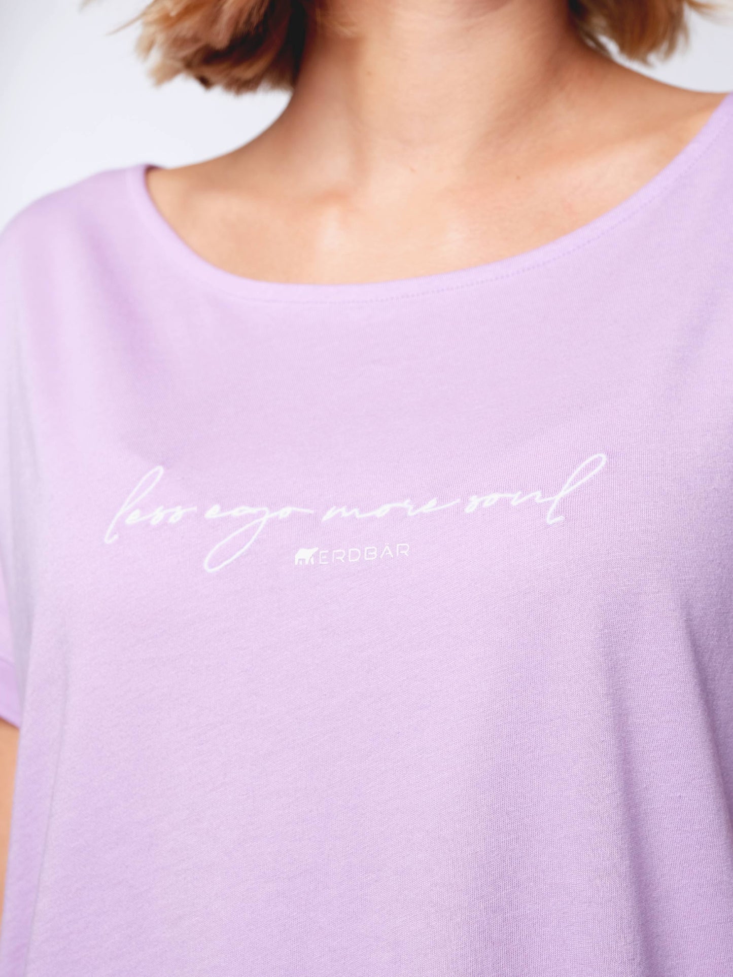 Damen T-Shirt WENIGER EGO MEHR SEELE (lavendel)