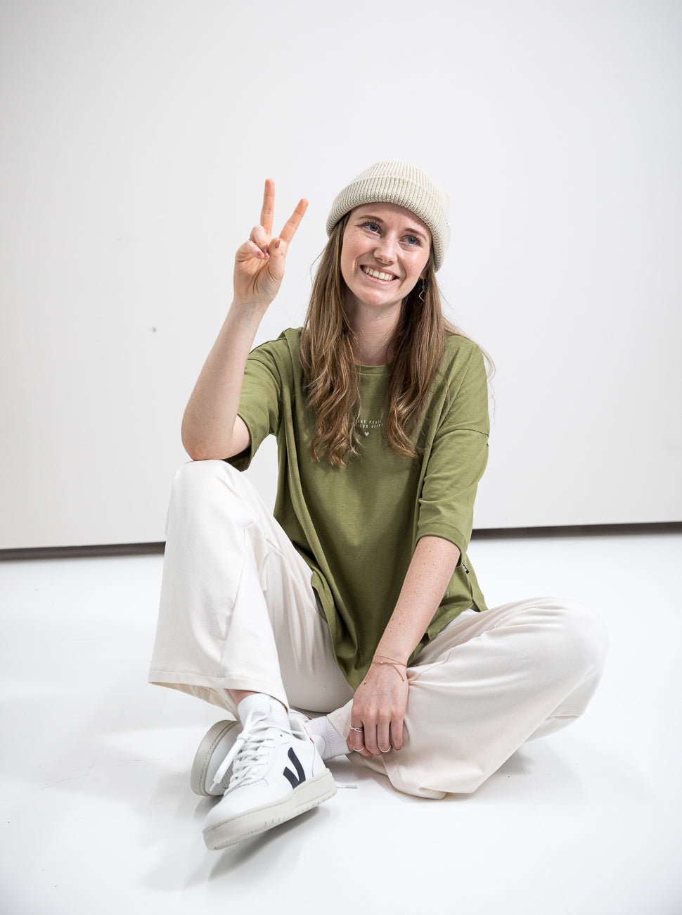 Damen T-Shirt FRIEDEN IM HERZEN (olivgrün)