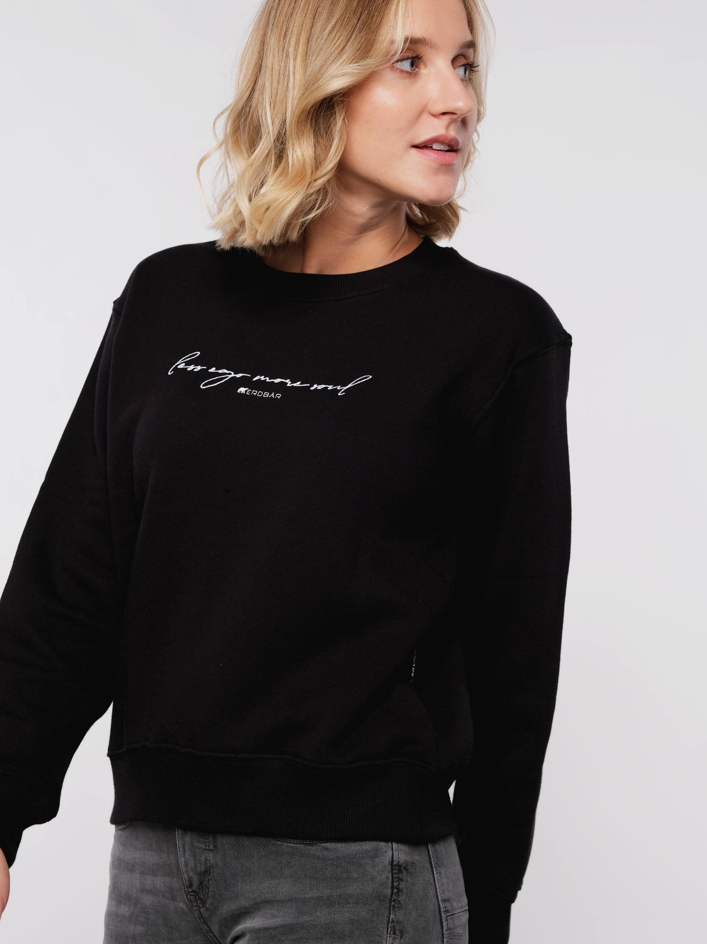 Damen Sweater WENIGER EGO MEHR SEELE (schwarz)
