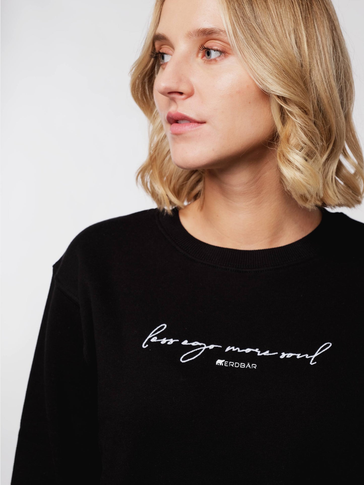 Damen Sweater WENIGER EGO MEHR SEELE (schwarz)