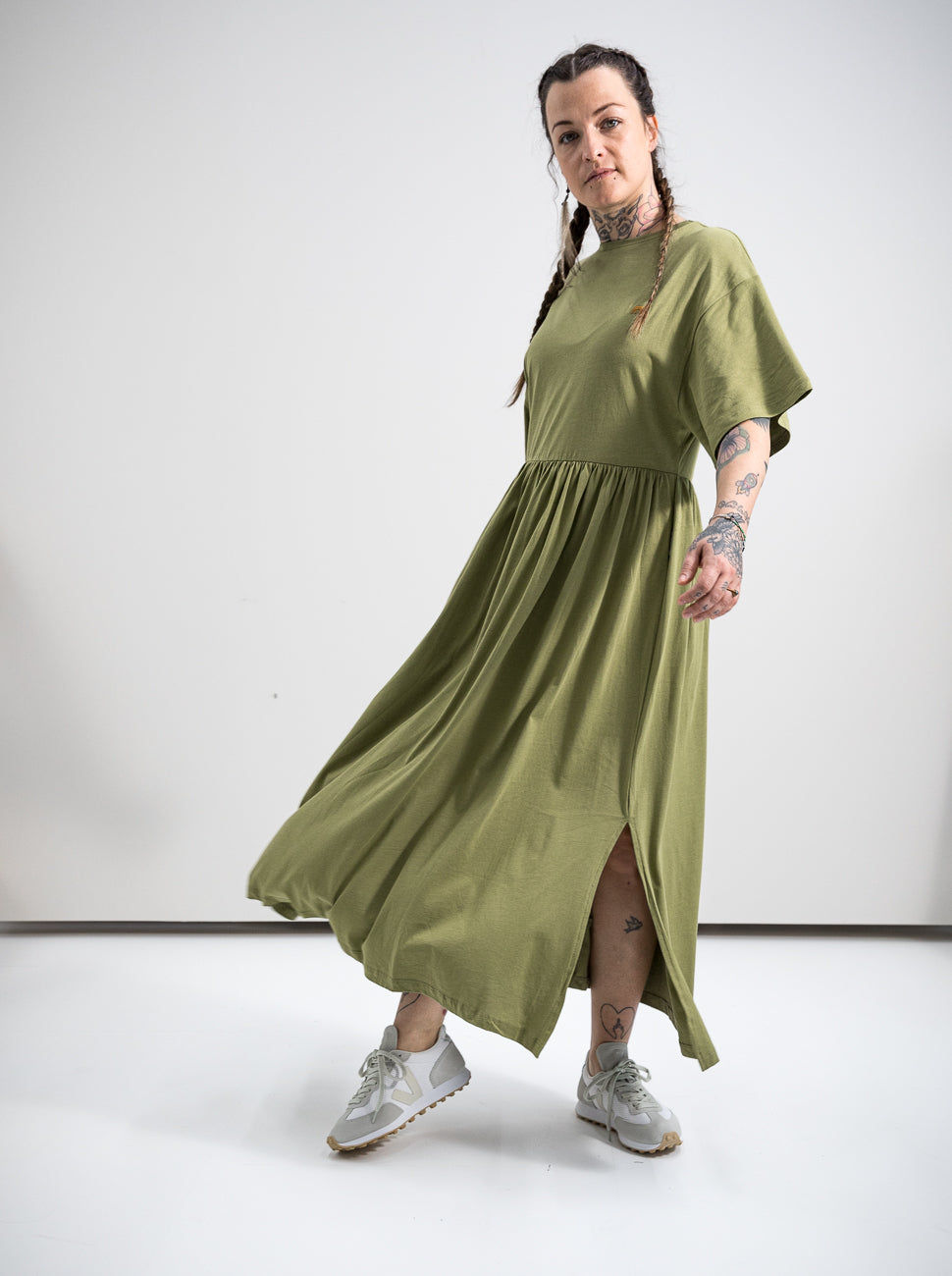 Damen lockeres T-Shirt Kleid (olivgrün)