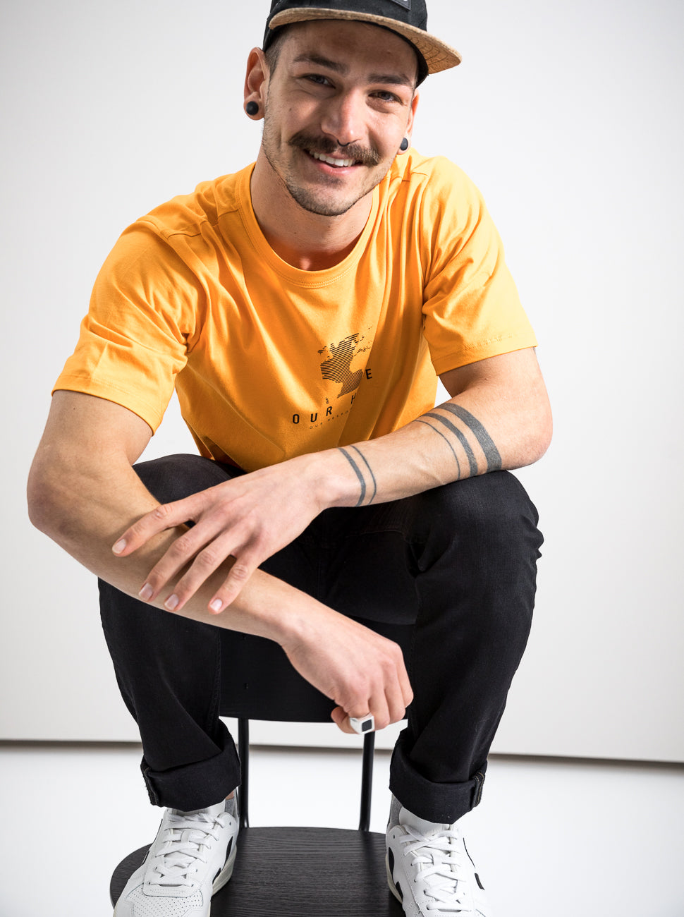 Herren T-Shirt UNSER ZUHAUSE (orange)