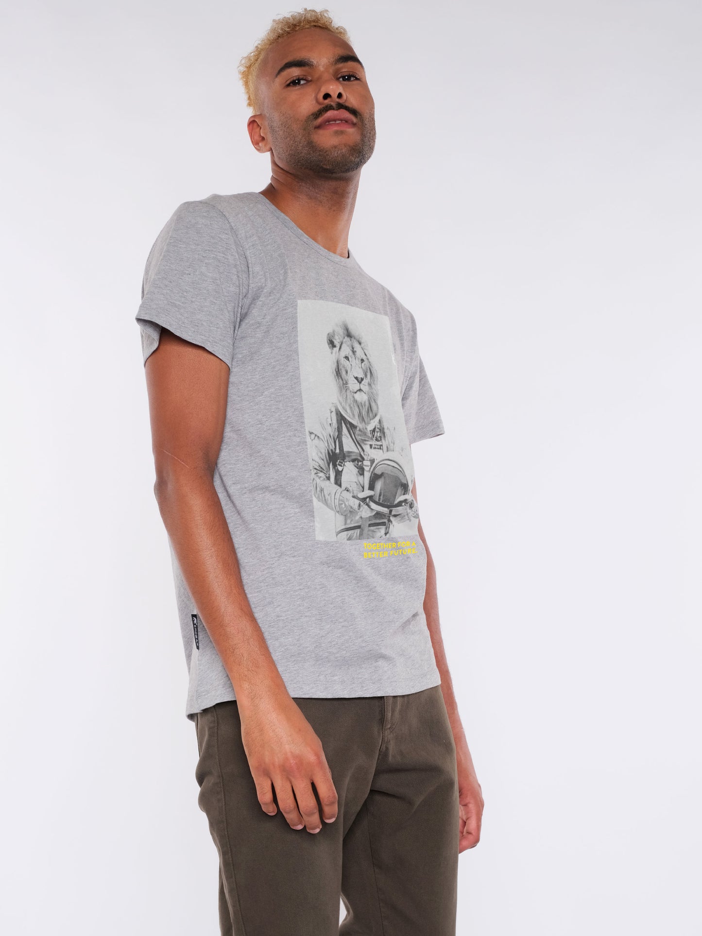 Herren T-Shirt 10 MIT DIESEM STYLE UNTERSTÜTZT DU! (grau)
